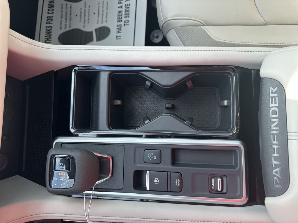 2025 Everest White Pearl Tricoat Nissan Pathfinder SL FWD SUV