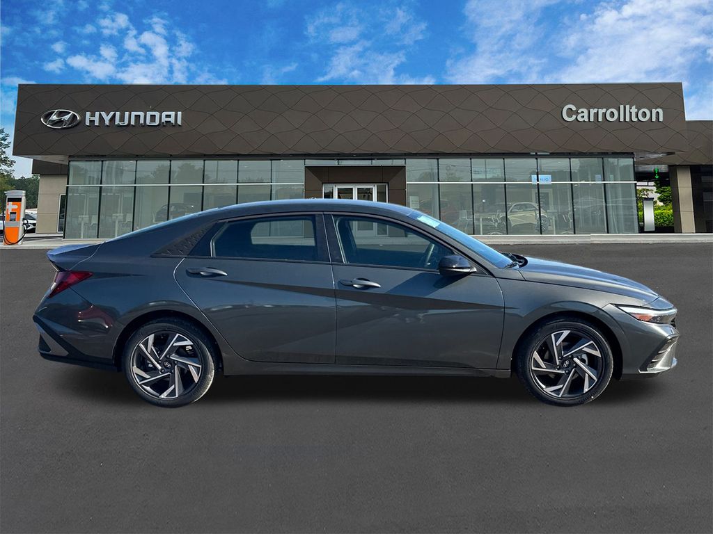 Used 2025 Gray Hyundai SEL Sport image 4