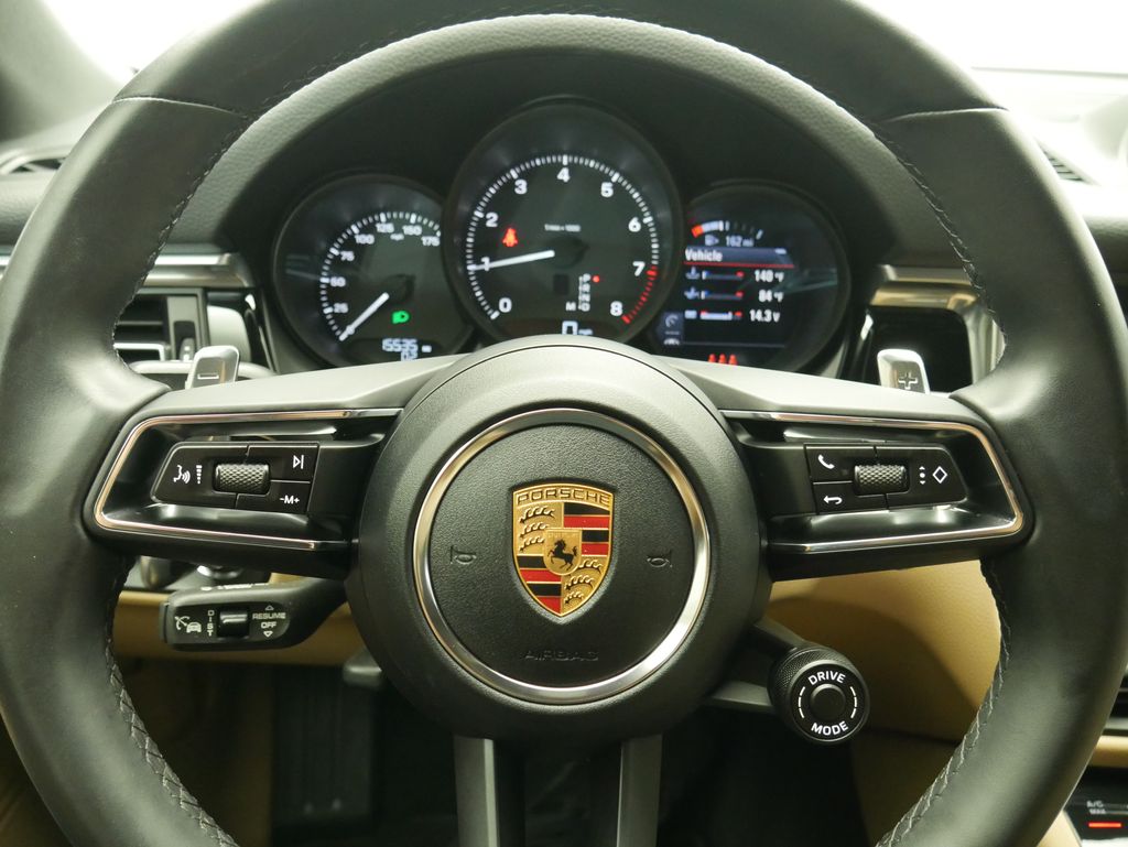 Thumbnail: 2023 Porsche Macan - 31