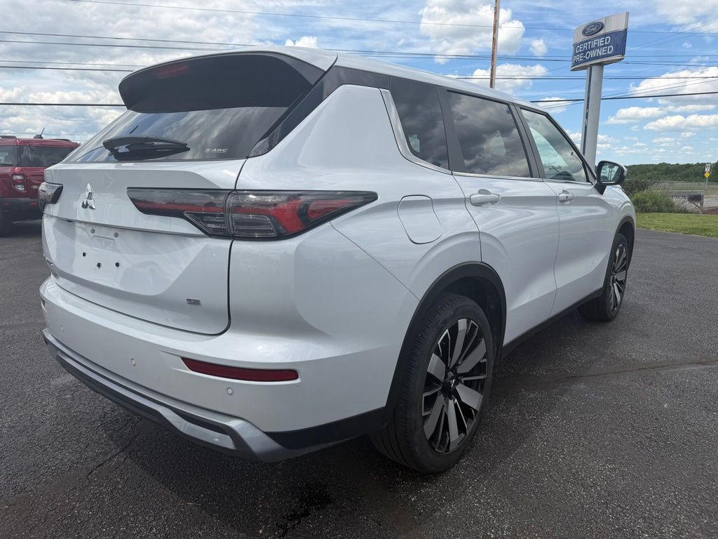 2025 Mitsubishi Outlander SE Silver at South Hills Kia