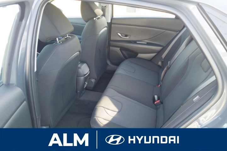2025 Hyundai Elantra SE photo 15