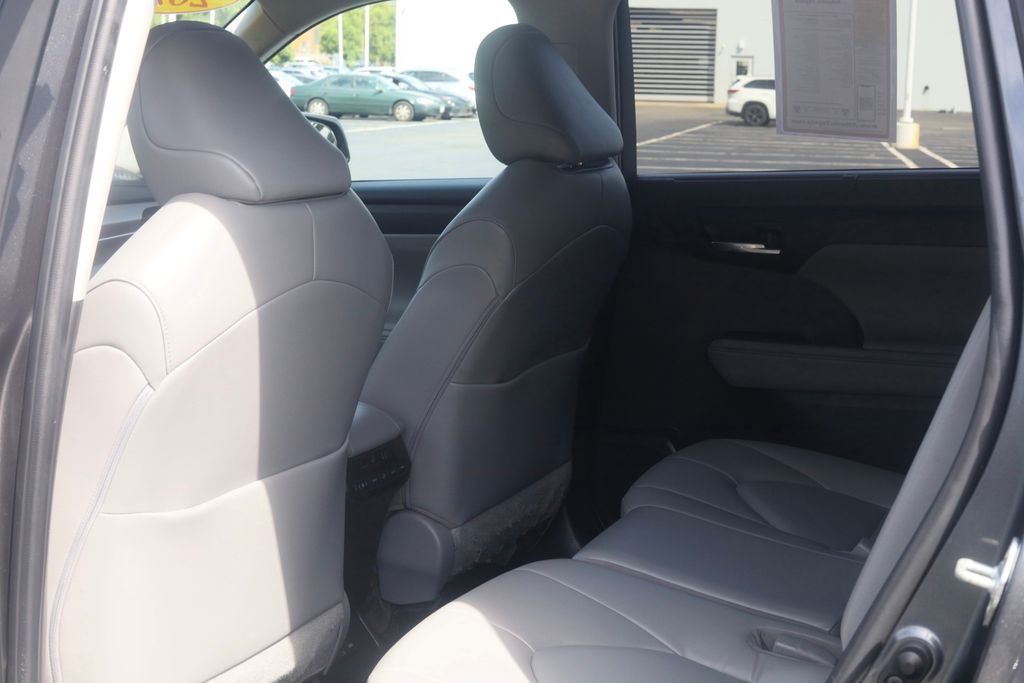 Used 2023 Toyota Highlander SUV