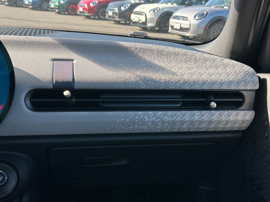 Thumbnail: 2025 MINI Cooper - 25