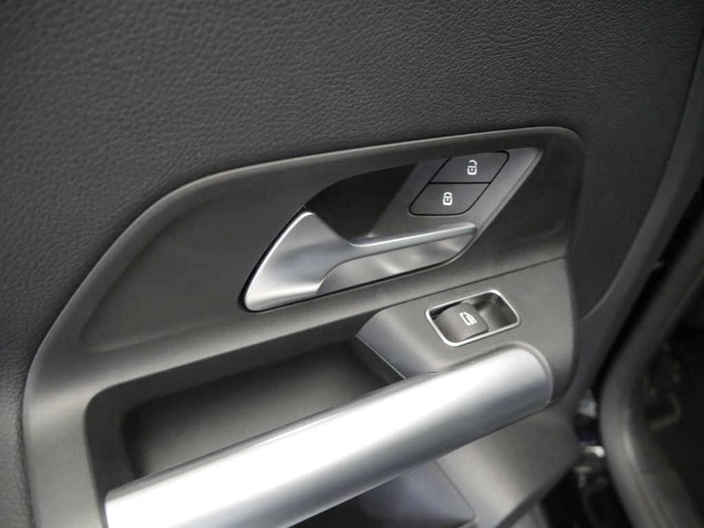 Thumbnail: 2023 Mercedes-Benz GLA - 22