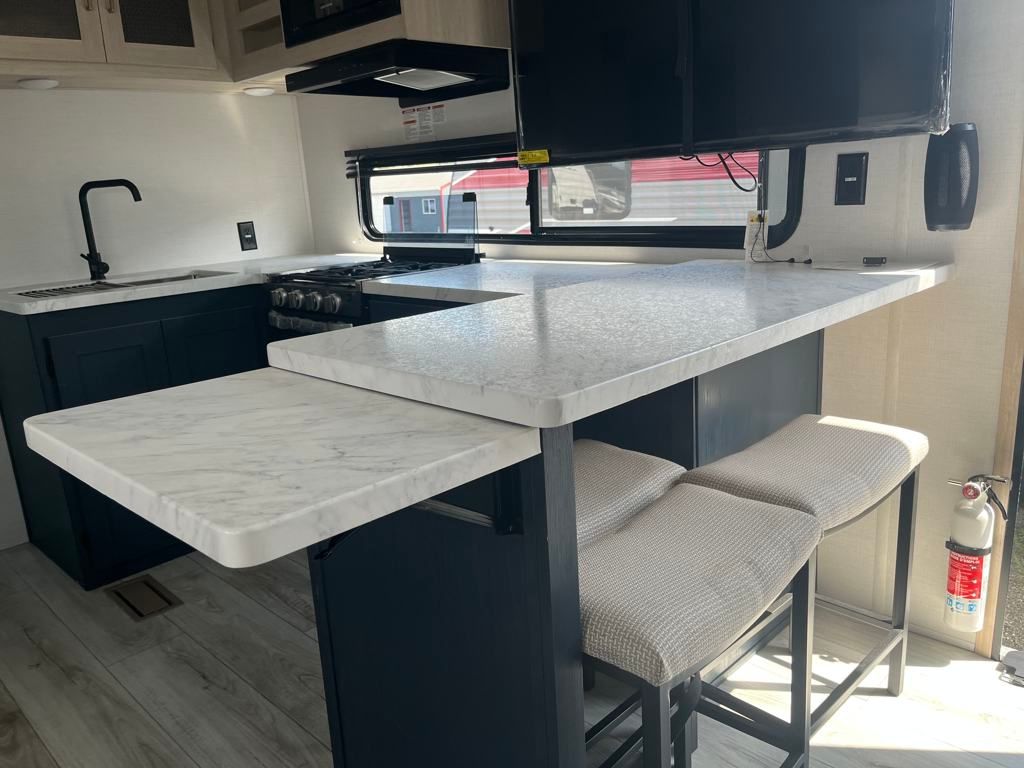 2025 Prime Time Avenger 25 MKB Travel Trailer