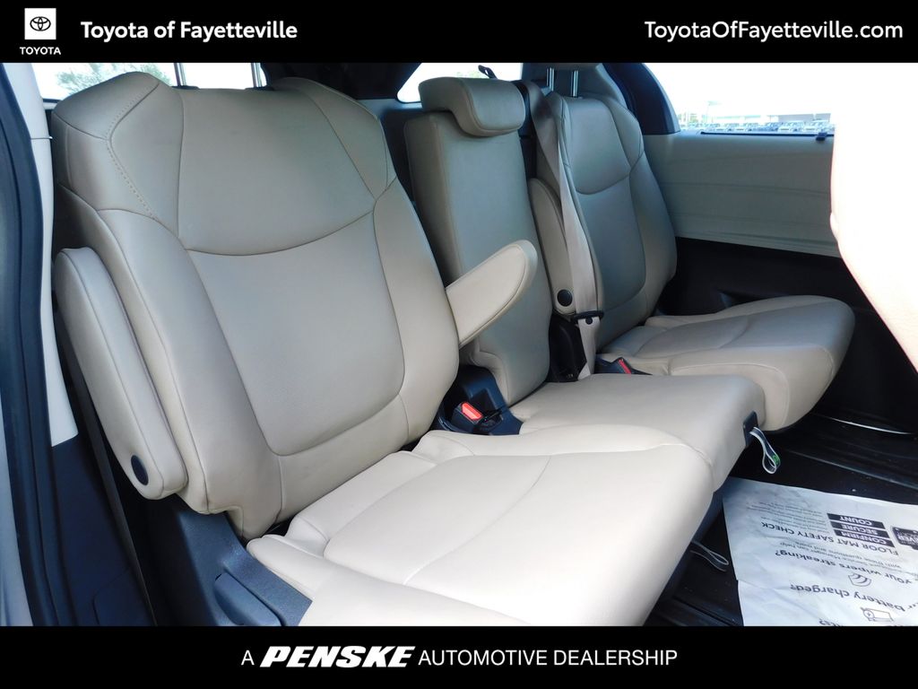 2023 Toyota Sienna XLE 6