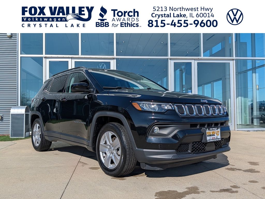 Diamond Black Crystal Pearlcoat 2022 Jeep Compass Latitude FWD SUV / Crossover Front-Wheel Drive 6-Speed Automatic