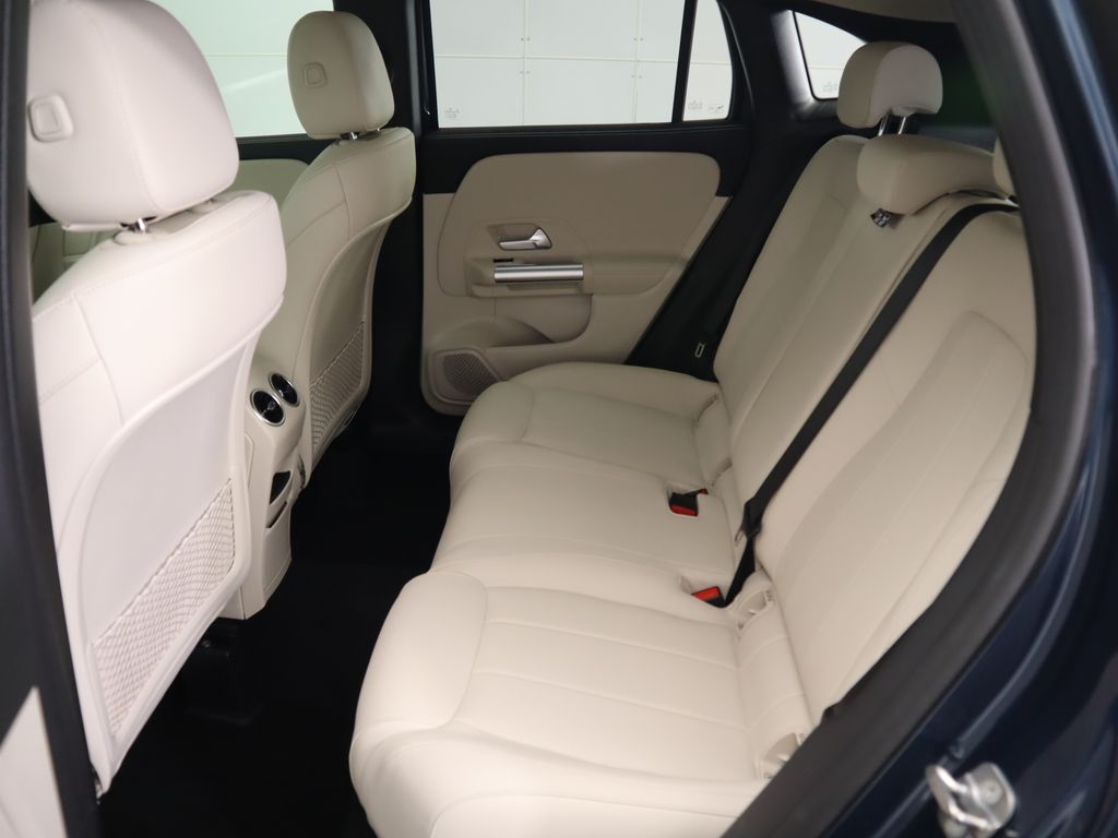 Thumbnail: 2023 Mercedes-Benz GLA - 21