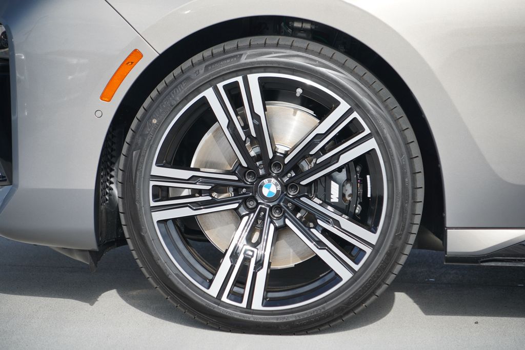 Thumbnail: 2026 BMW 7 Series - 5