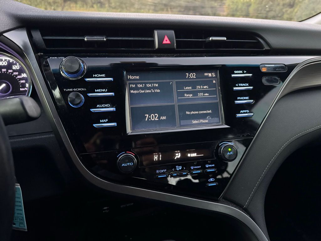 2019 Toyota Camry XLE 19