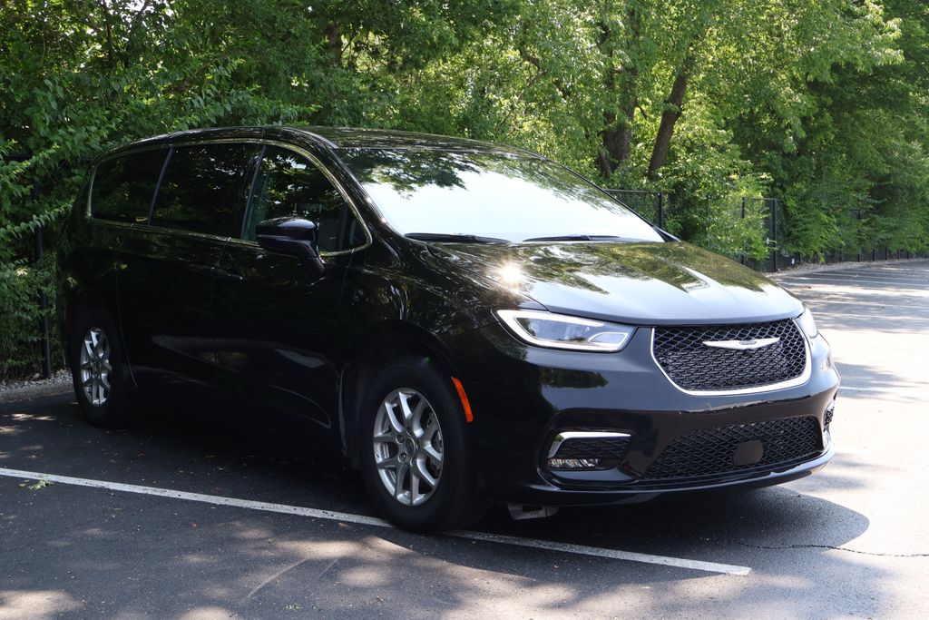 Thumbnail: 2025 Chrysler Pacifica - 10
