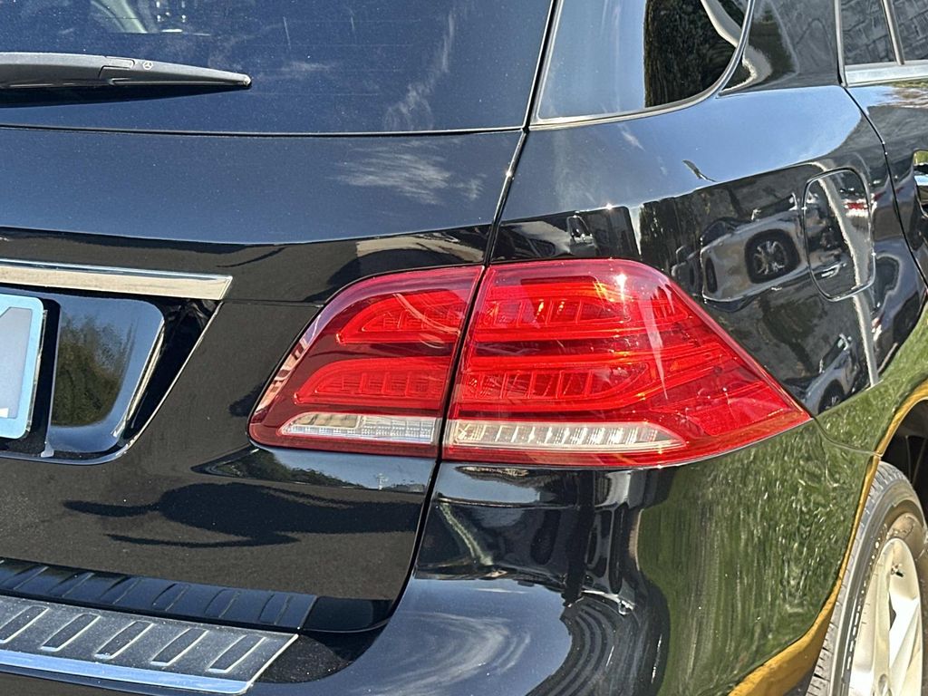 Thumbnail: 2017 Mercedes-Benz GLE - 8