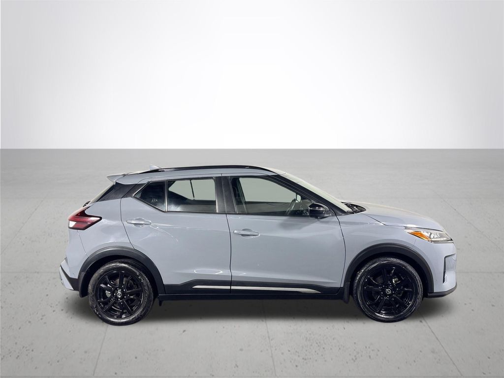 2021 Nissan Kicks SR
