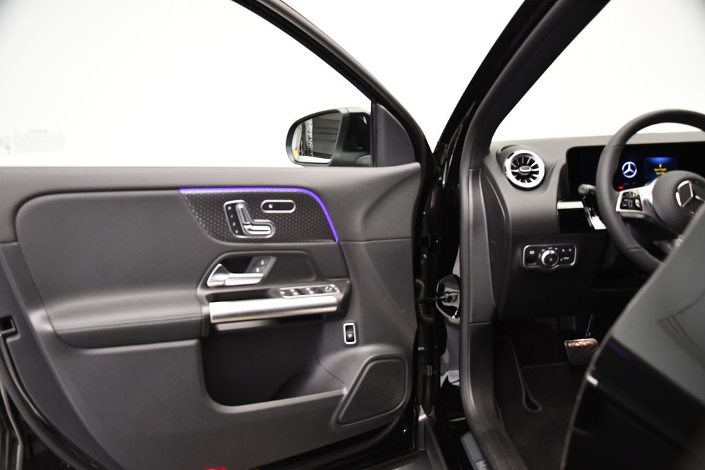 Thumbnail: 2025 Mercedes-Benz GLA - 30