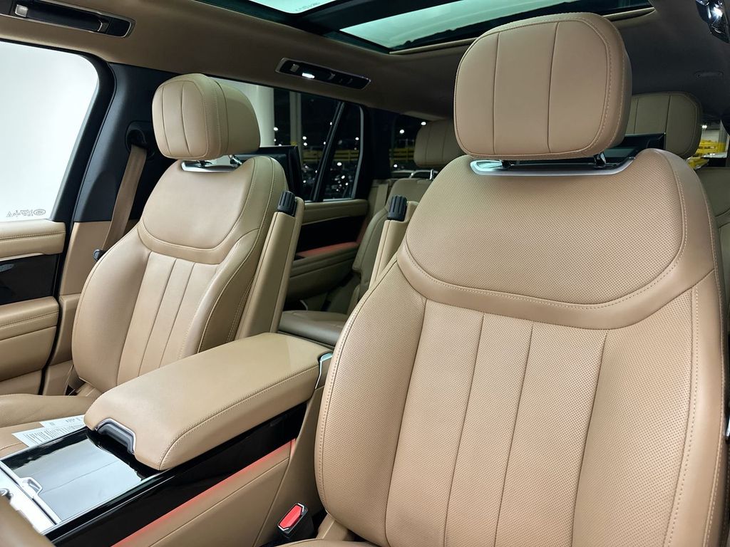 Thumbnail: 2023 Land Rover Range Rover - 23