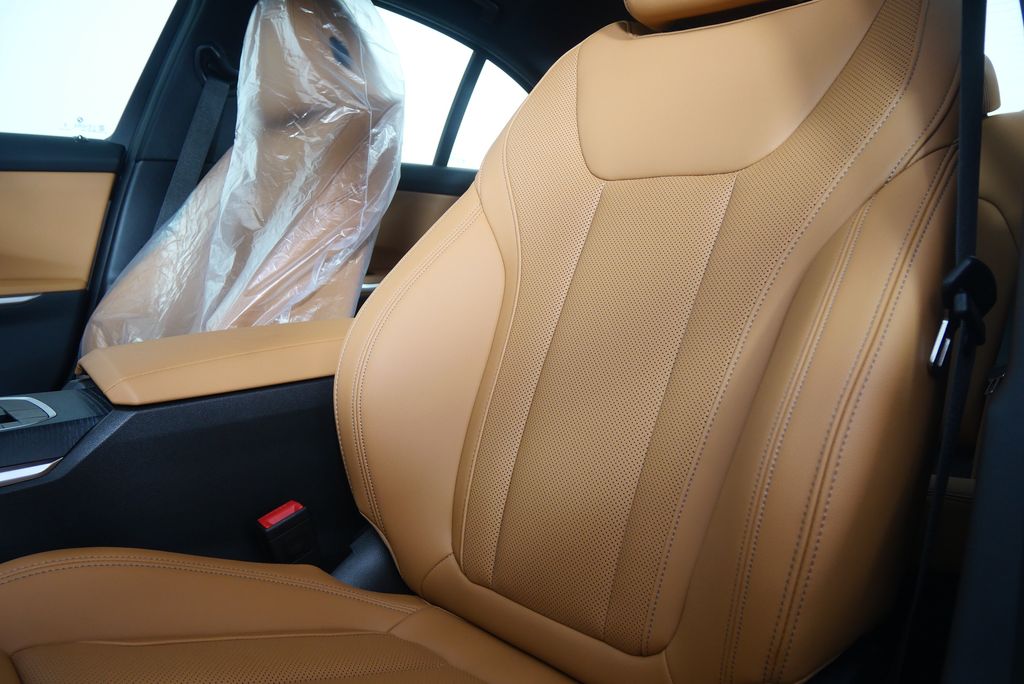 Thumbnail: 2026 BMW 3 Series - 10