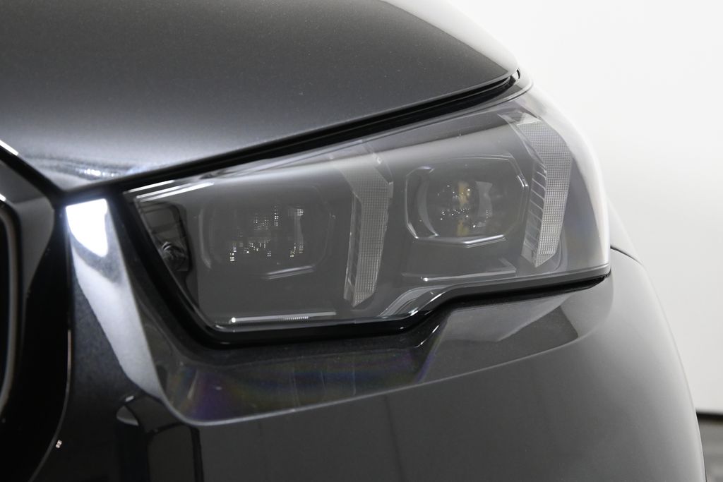 Thumbnail: 2026 BMW M5 - 11