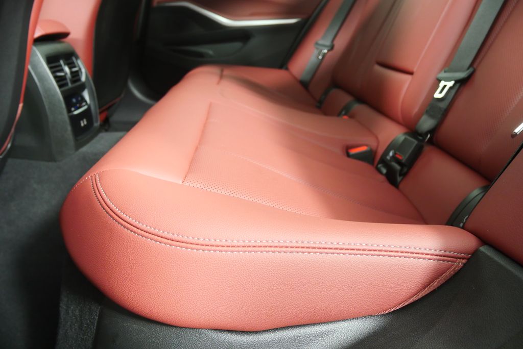 Thumbnail: 2025 BMW 3 Series - 15