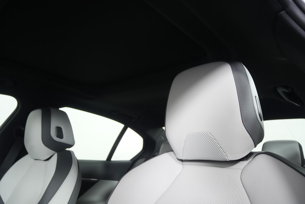 Thumbnail: 2026 BMW 5 Series - 12