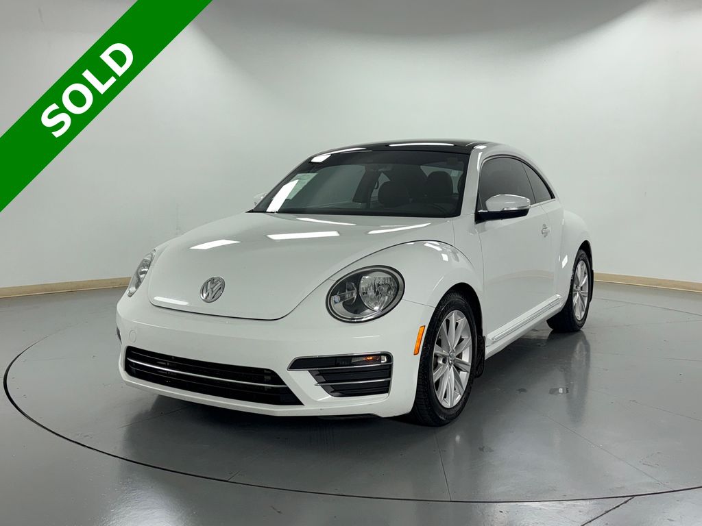 Pure White 2019 Volkswagen Beetle 2.0T SE Hatchback FWD Hatchback Front-Wheel Drive 6-Speed Automatic