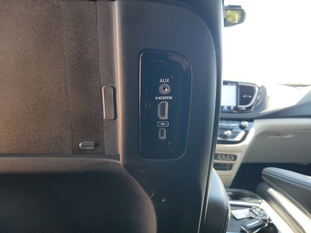 Used Car 2023 Chrysler Pacifica  Touring L For Sale Under $40,000 In Austin, Texas