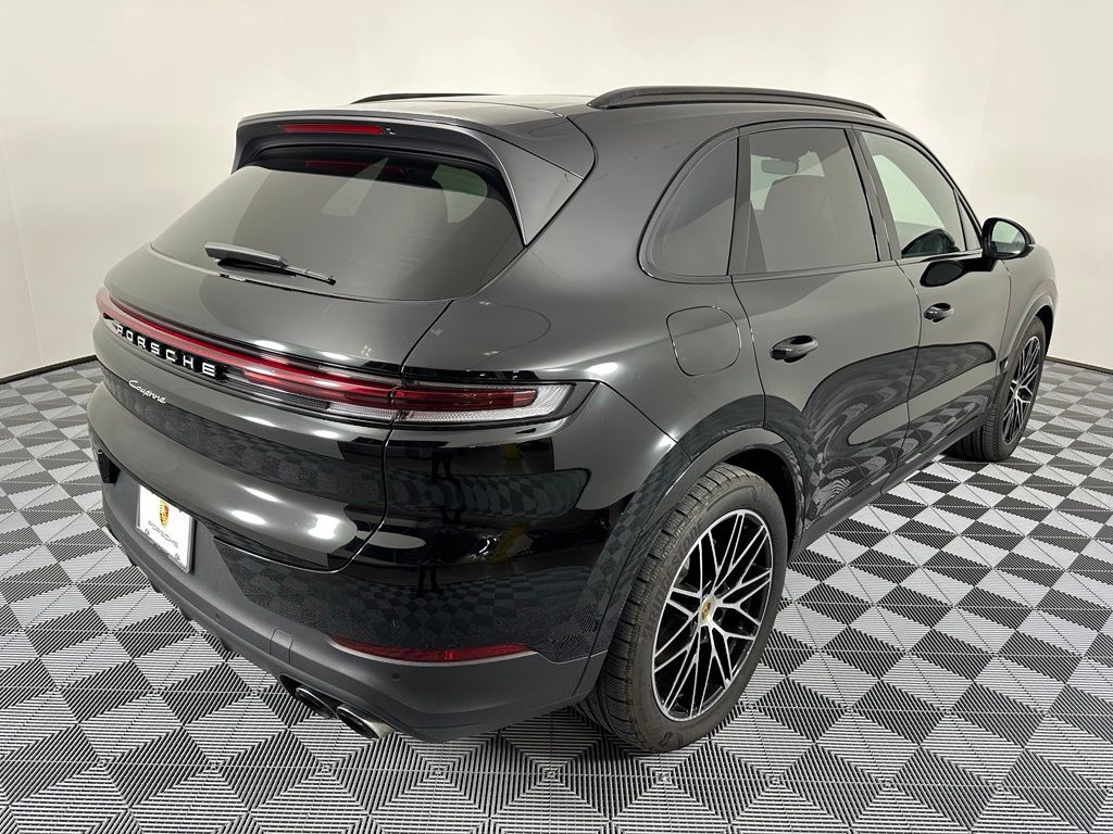 Thumbnail: 2024 Porsche Cayenne - 10