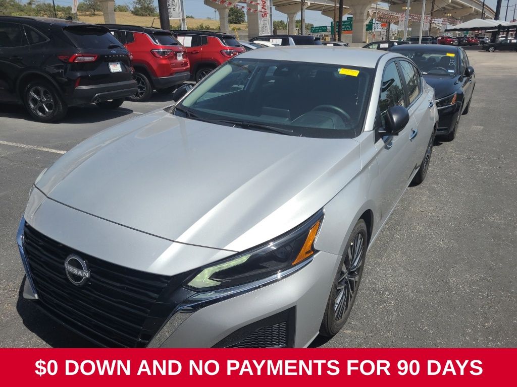 Brilliant Silver Metallic 2025 Nissan Altima Sedan Front-Wheel Drive Continuously Variable Transmission