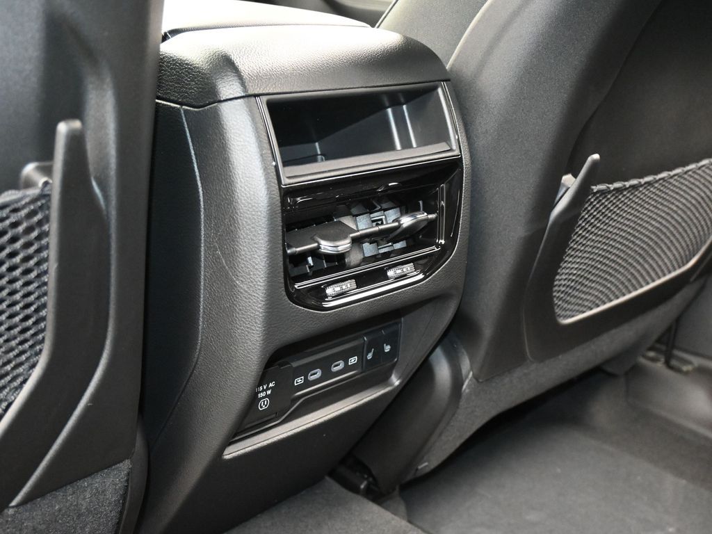 New 2026 Diamond Black Crystal Pearlcoat Jeep Limited image 30