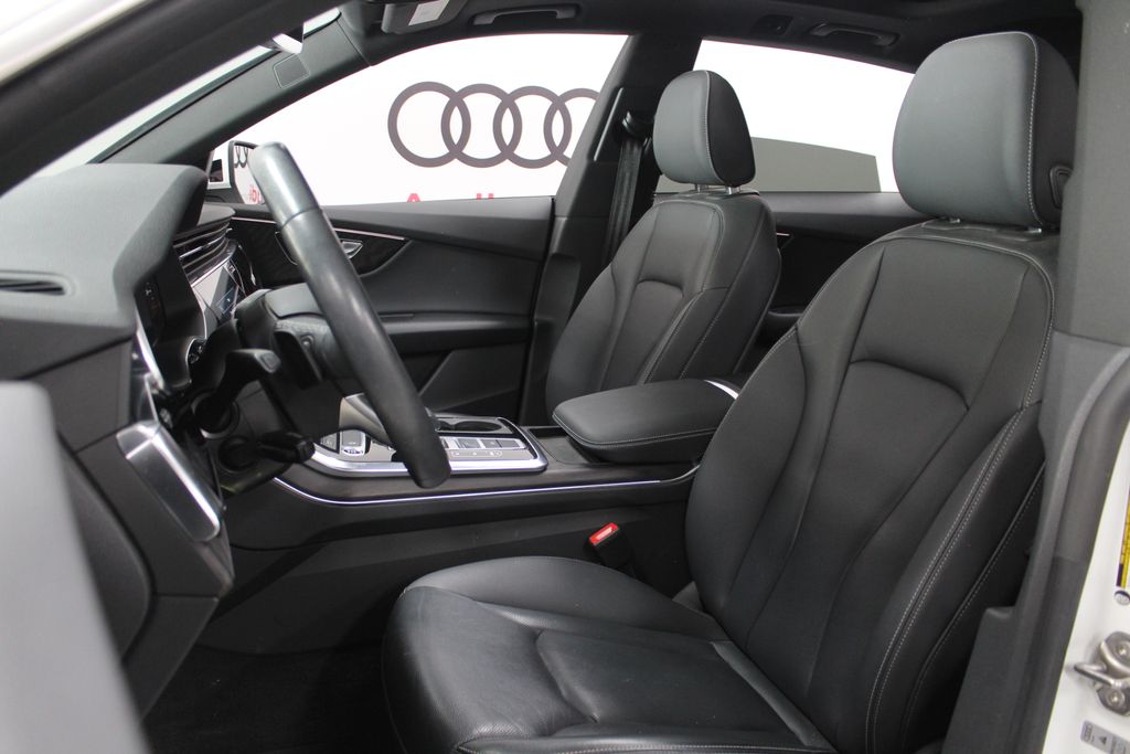 Thumbnail: 2021 Audi Q8 - 11
