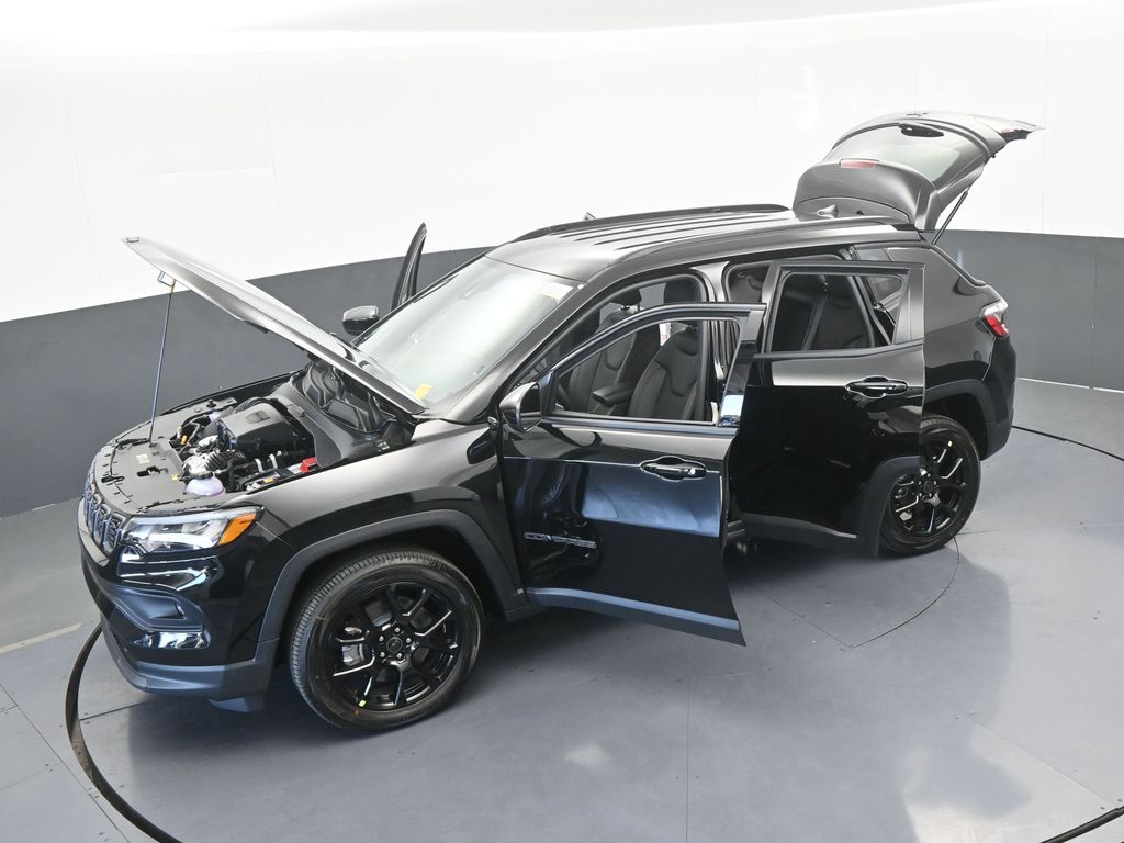 New 2026 Diamond Black Crystal Pearlcoat Jeep Latitude image 59