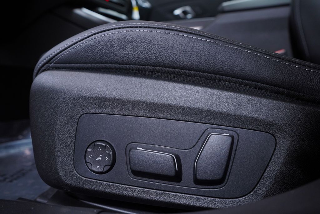 2025 BMW 3 Series 330i 12