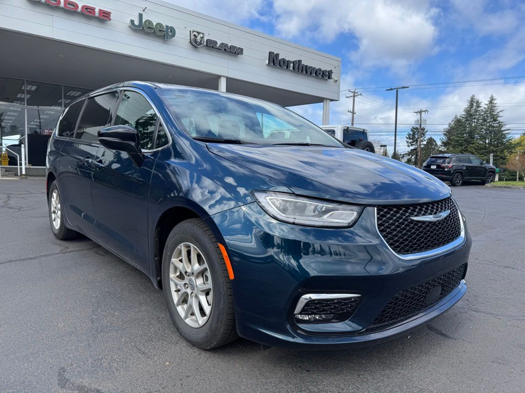 Fathom Blue Pearlcoat 2025 Chrysler Pacifica Select FWD Minivan Front-Wheel Drive 9-Speed Automatic