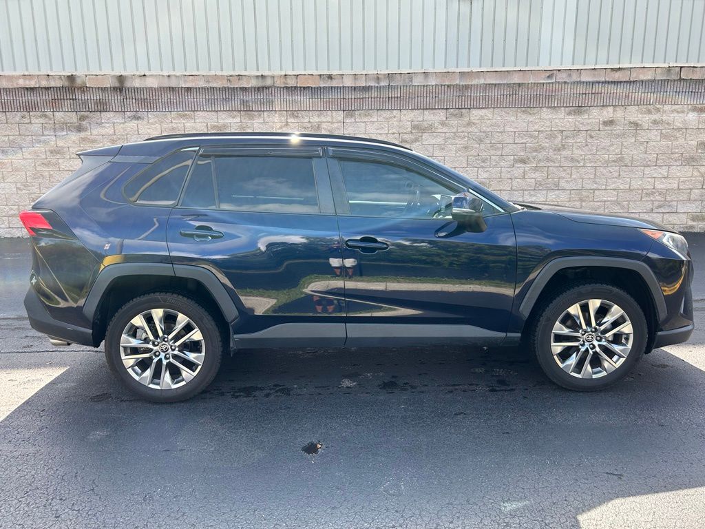 2021 Toyota RAV4 XLE Premium 6