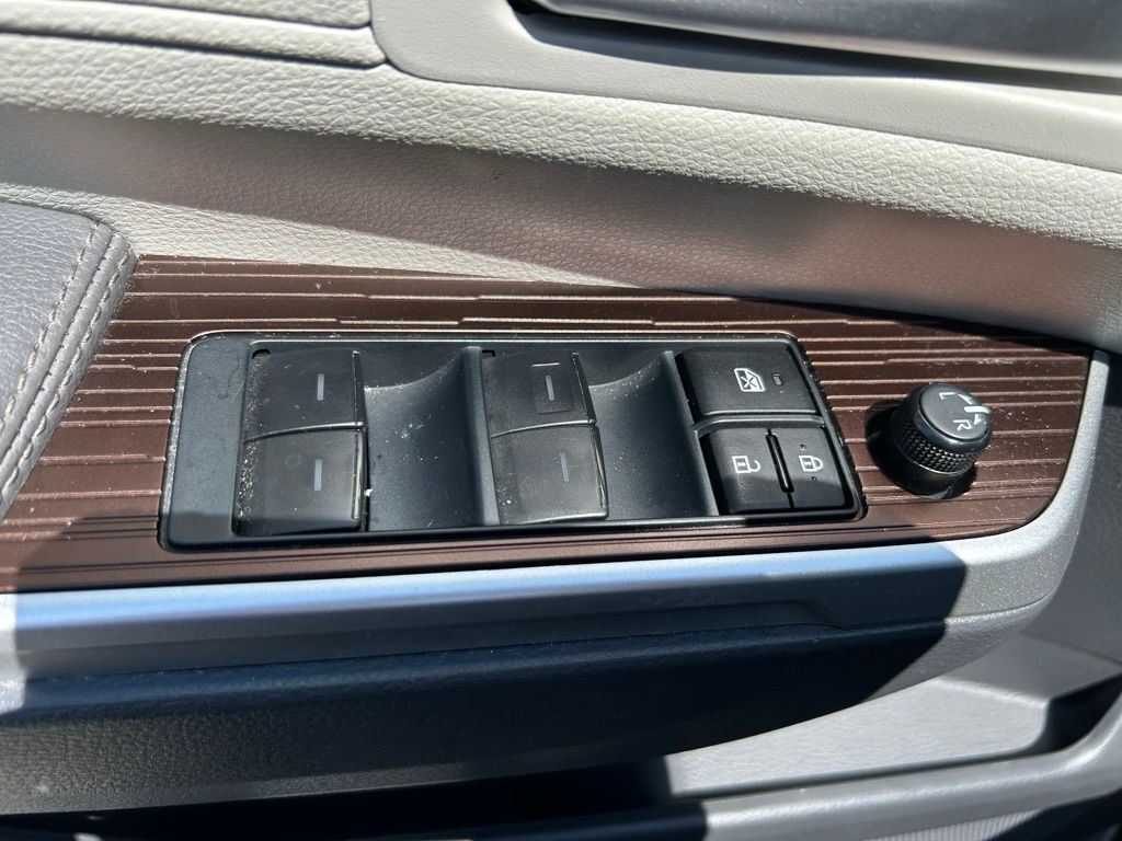 Thumbnail: 2024 Toyota Sienna - 18