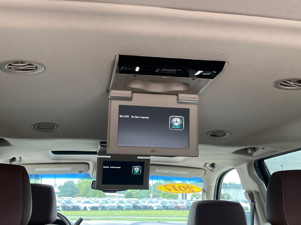 2017 Chevrolet Suburban #36