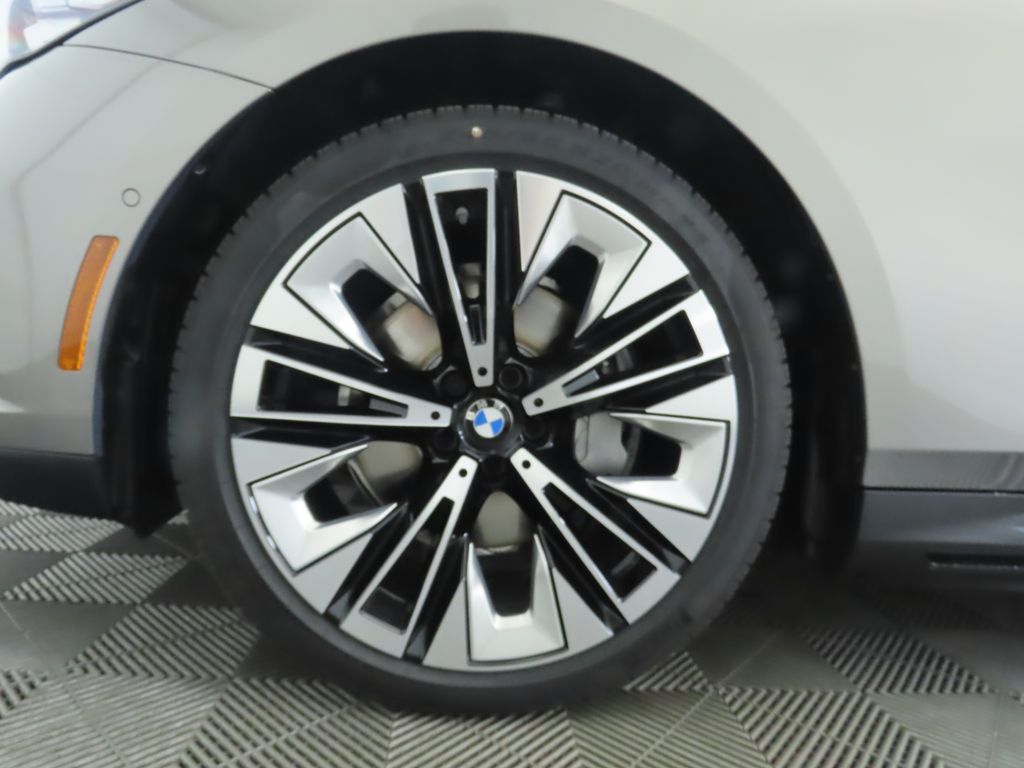 Thumbnail: 2026 BMW i5 - 31