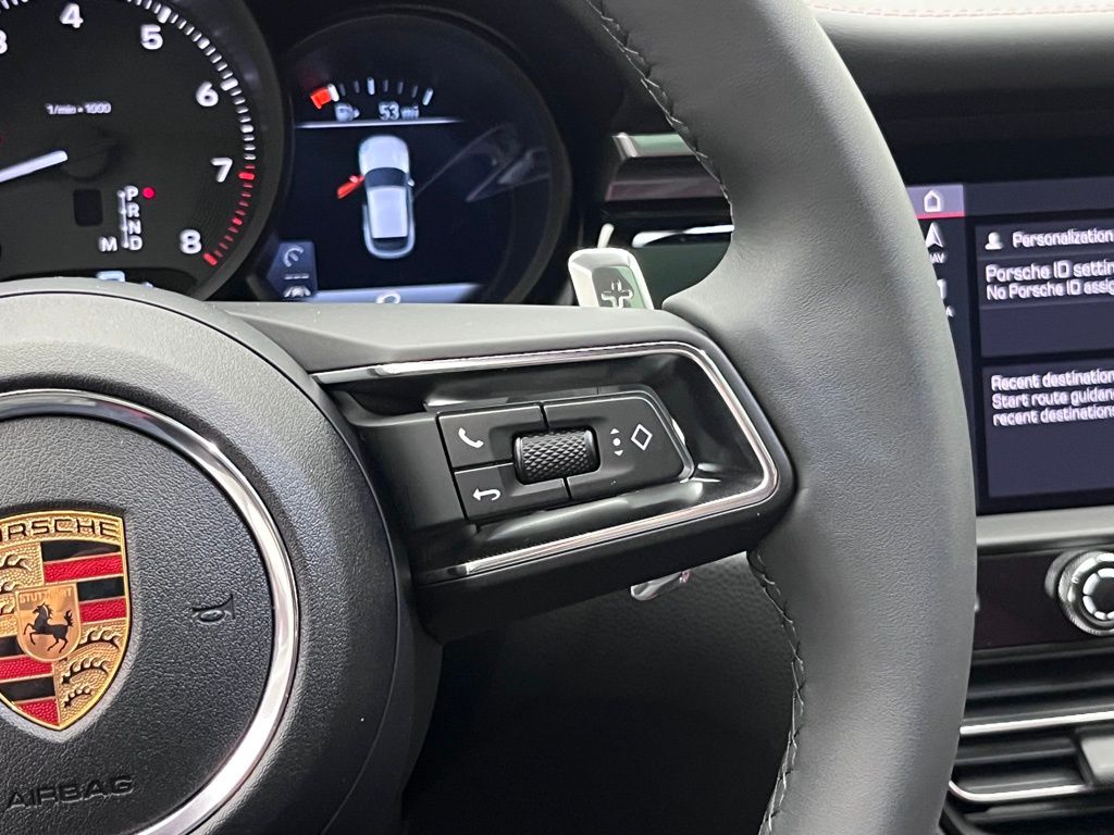 2025 Porsche Macan  14