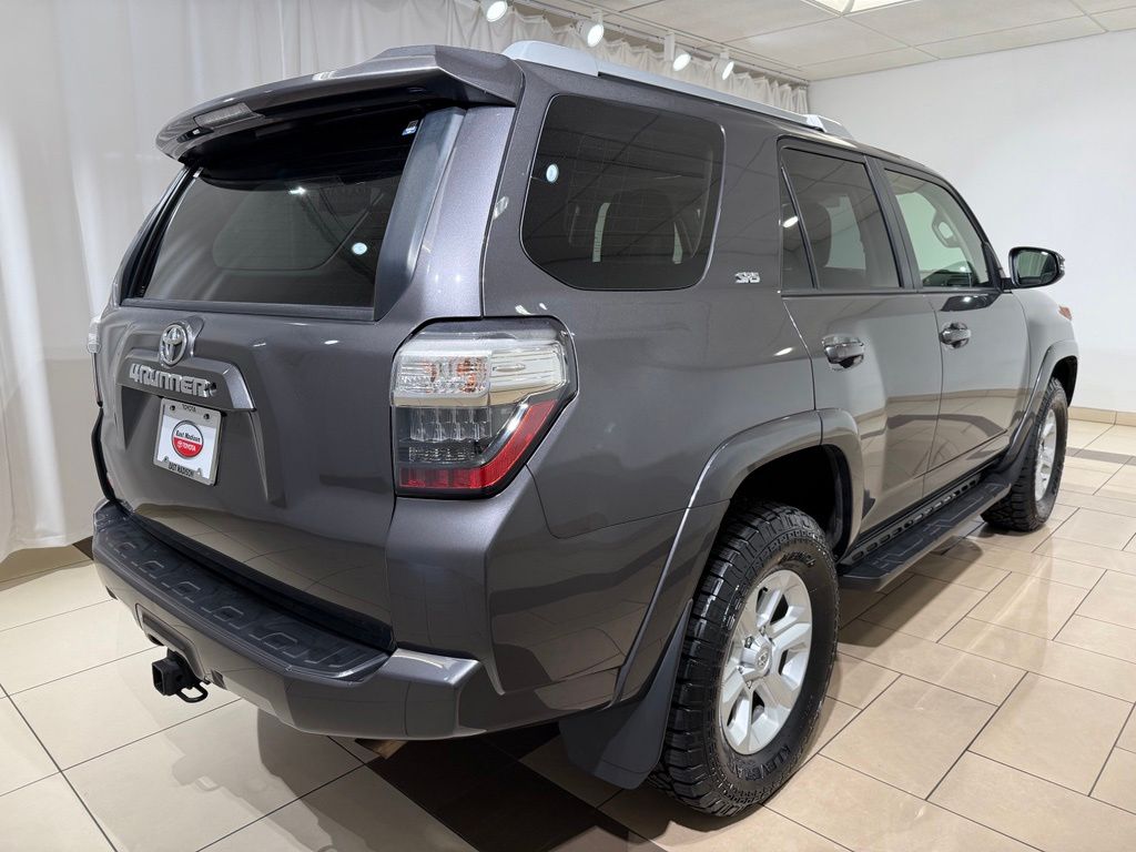 Thumbnail: 2017 Toyota 4Runner - 5