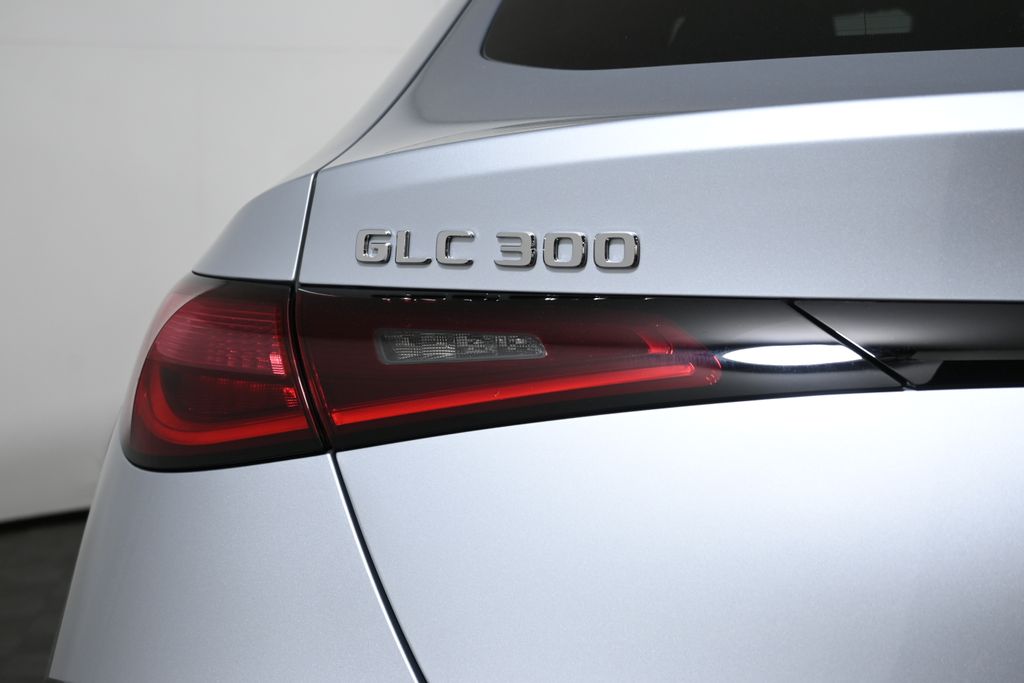 2025 Mercedes-Benz GLC 300 12