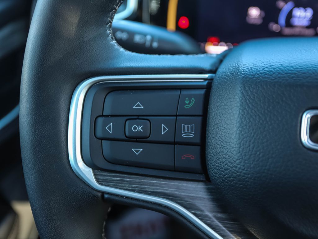 Thumbnail: 2023 Jeep Wagoneer - 12