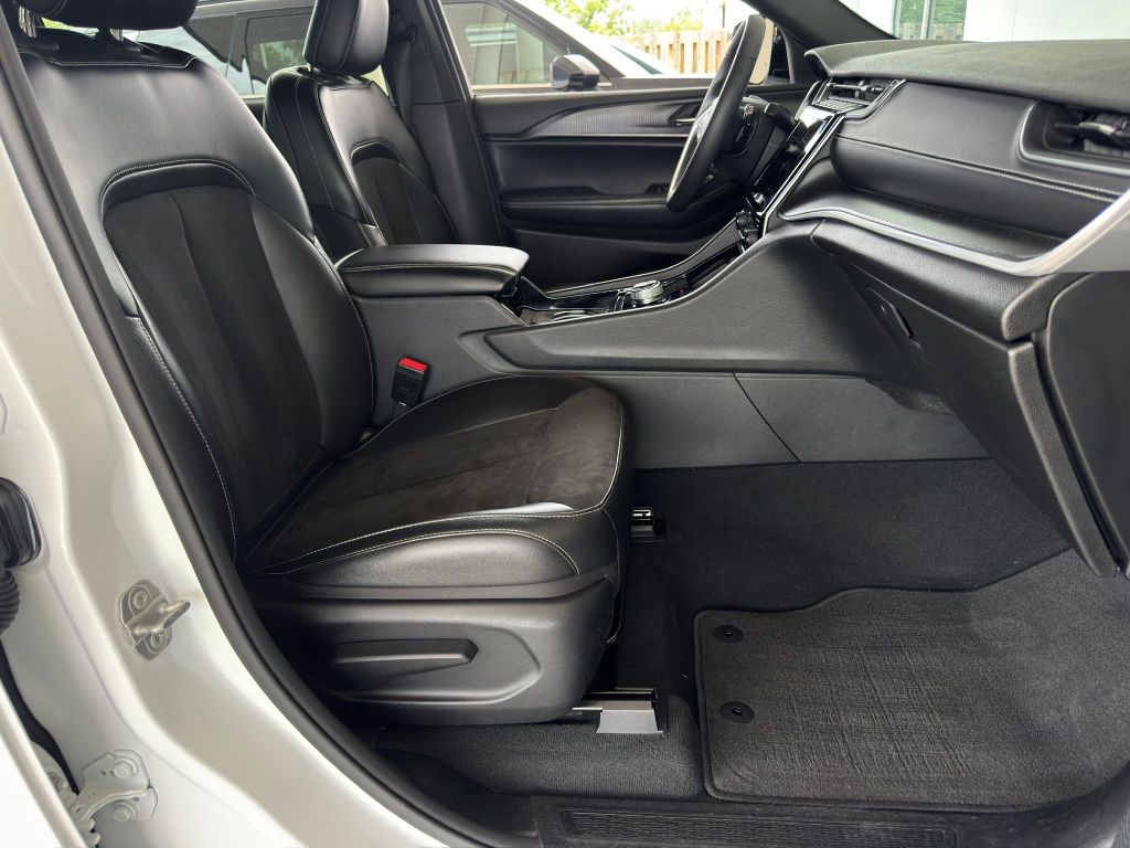 2023 Jeep Grand Cherokee L Altitude White/off-white at River Oaks CDJR