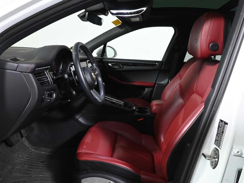 Thumbnail: 2024 Porsche Macan - 5