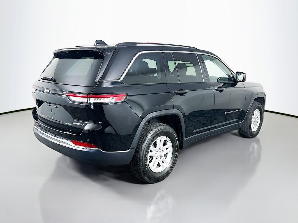 Used 2023 Black Jeep Laredo image 7