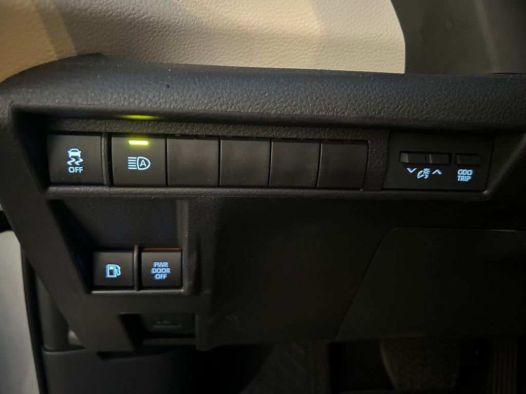 Thumbnail: 2024 Toyota Sienna - 19