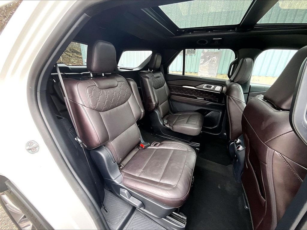 2025 Ford Explorer — photo 16