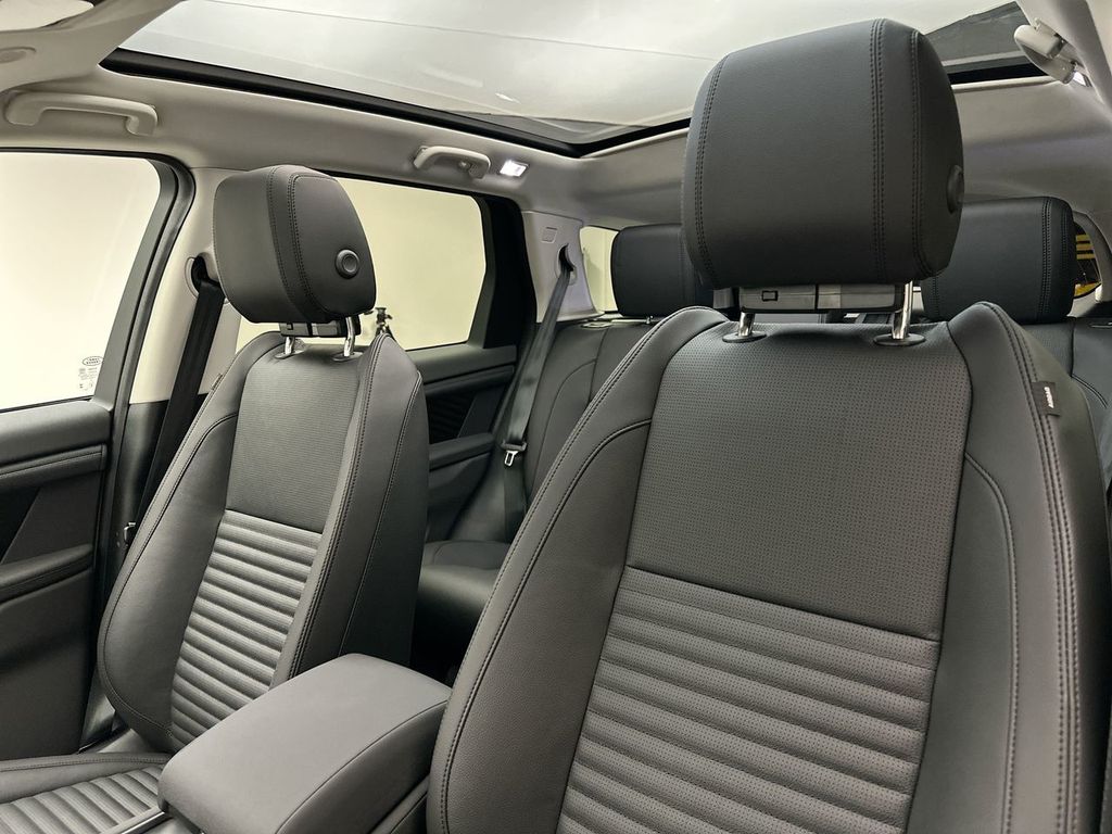 Thumbnail: 2025 Land Rover Discovery Sport - 8