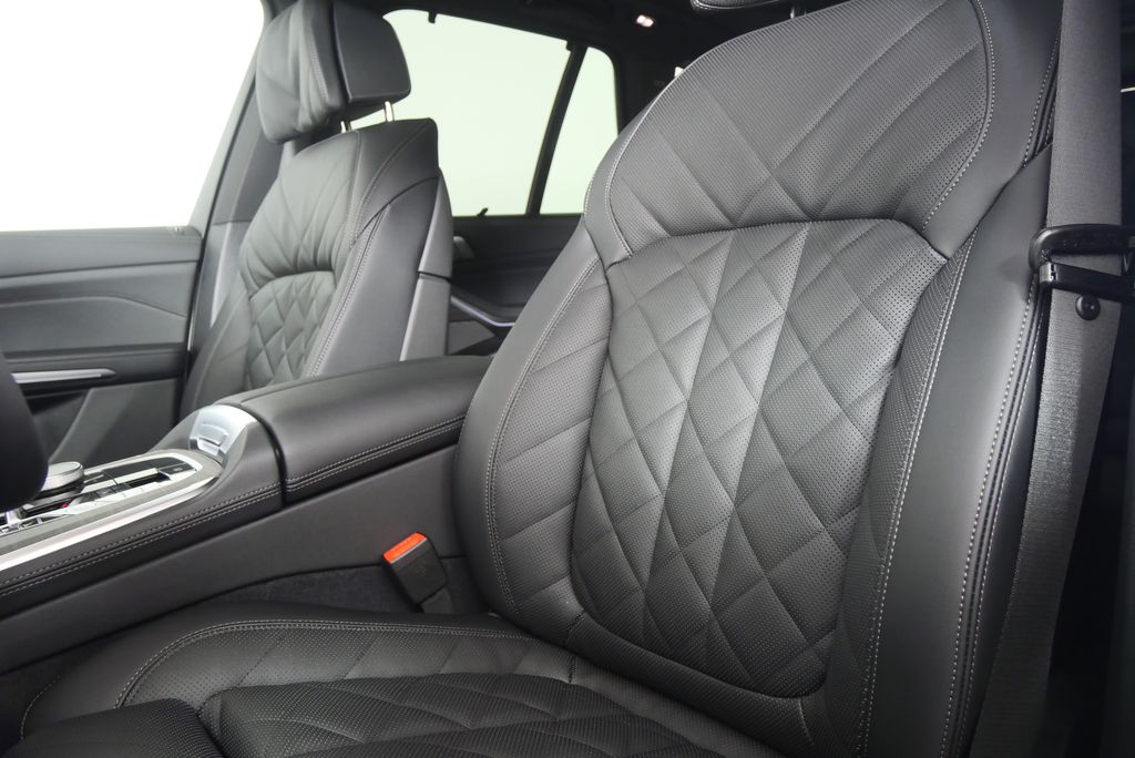 Thumbnail: 2026 BMW X5 - 11
