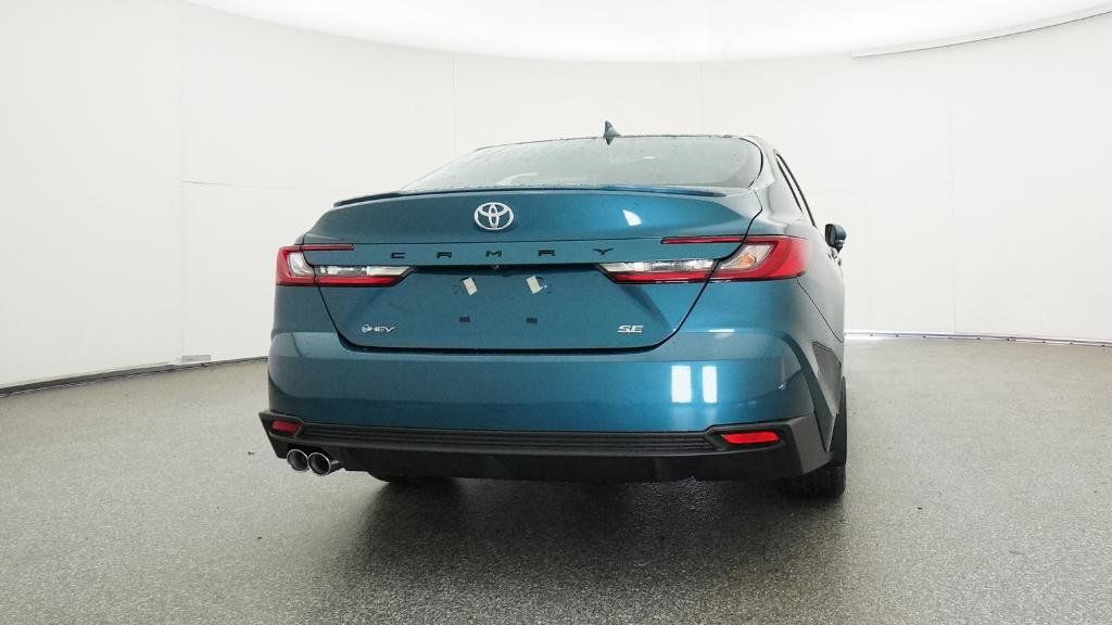 2025 Toyota Camry SE 24