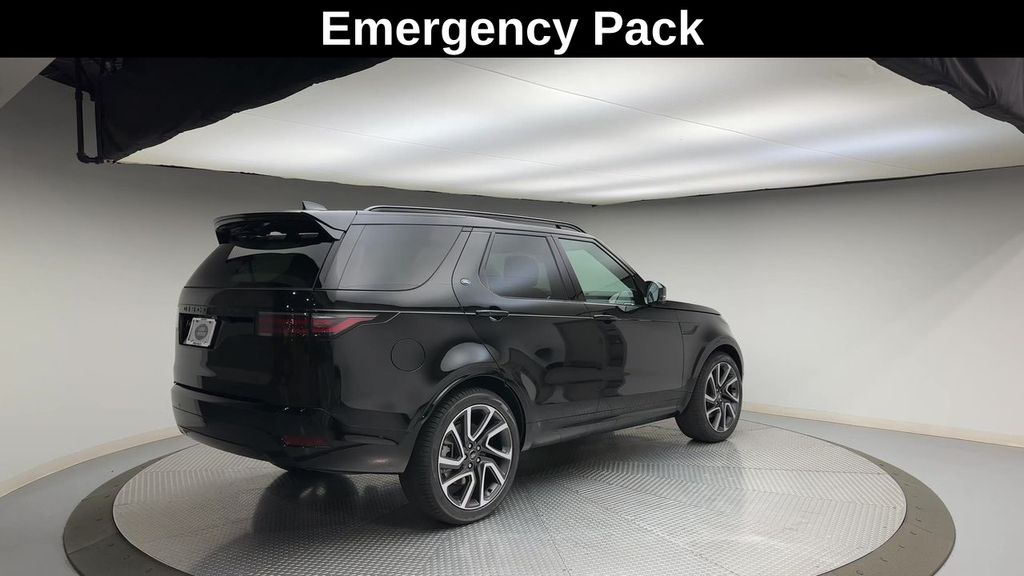 2024 Land Rover Discovery Dynamic SE 10