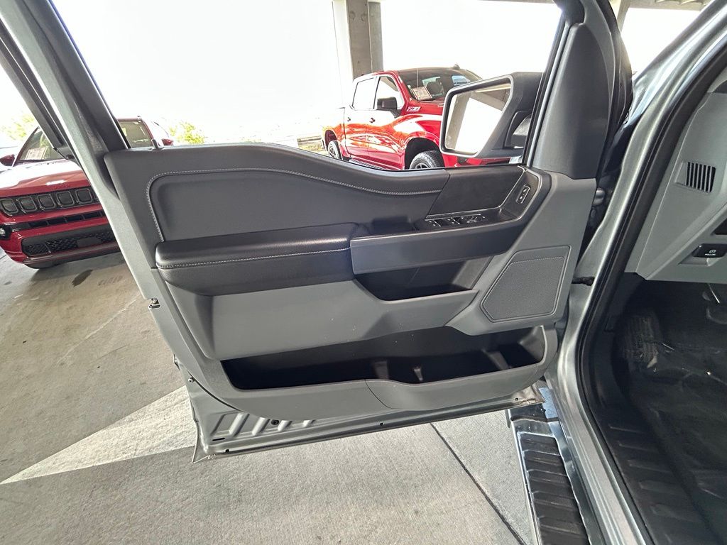 Used 2025 Silver Metallic Ford XLT image 28
